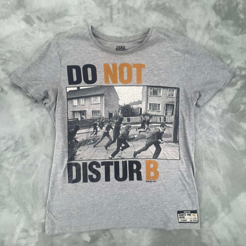 Zara Prints Are Not‎ Dead Graphic T Shirt Mens Large Gray "Do Not Disturb" Print